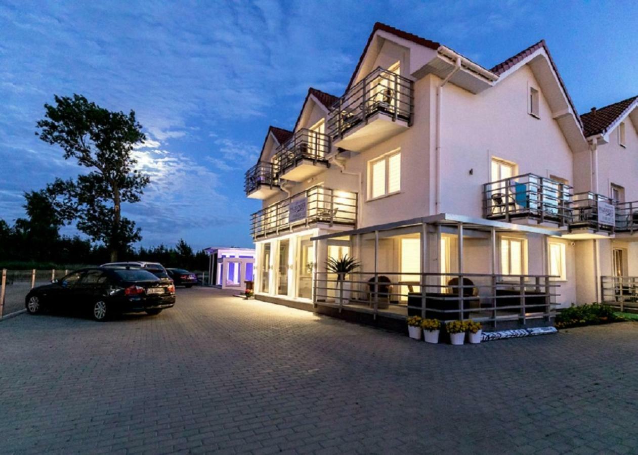 Palisander Z Widokiem Na Morze Trzesacz Exterior photo